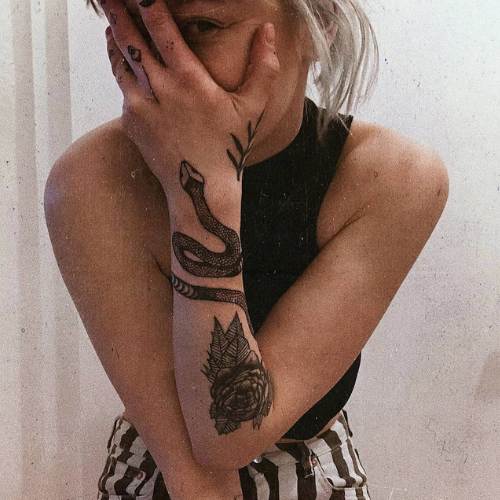 tatouage avant bras Femme 14