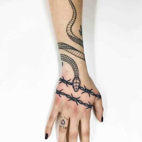 tatouage avant bras Femme 22