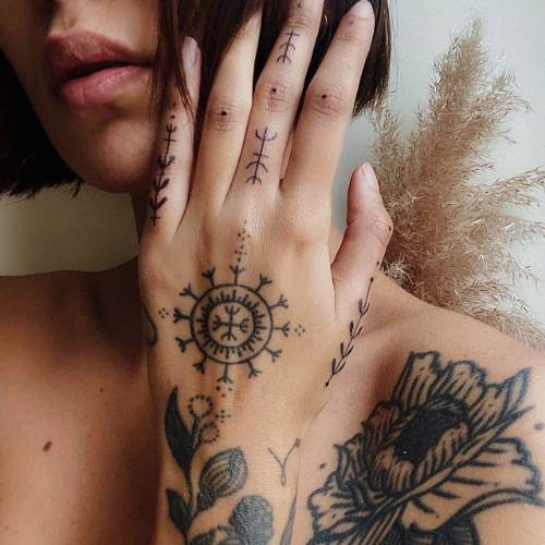tatouage avant bras Femme 9