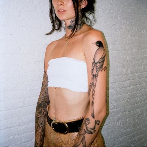 tatouage bras femme alvarogroznyy