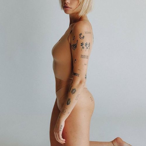 tatouage bras femme phiphib