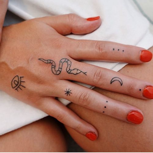 tatouage doigts femme billiestclairtattoos