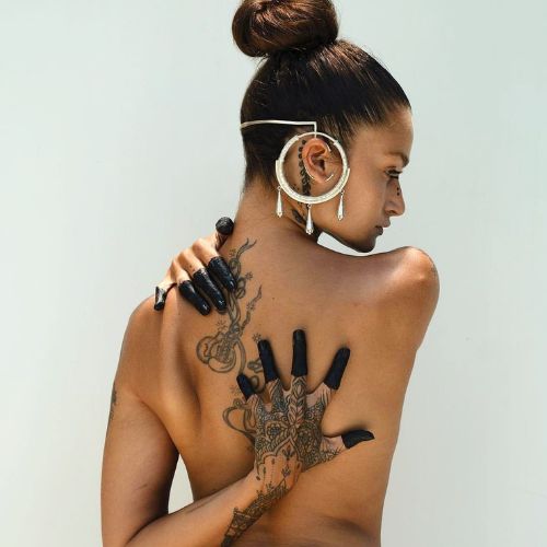 tatouage doigts femme elisabettasoskic