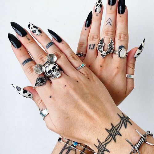 tatouage doigts femme emloumermaid⁠