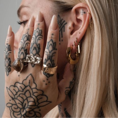 tatouage doigts femme genausonuranders